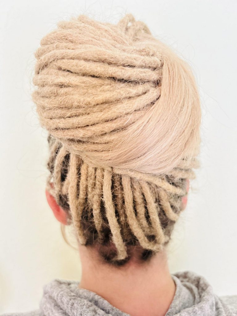 Dread Bun Blond Dutt